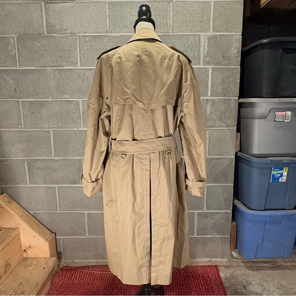 Burberry trench coat. - Picture 6 of 16